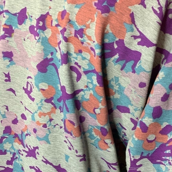 Lularoe Woman XXS Long Short Sleeve Multi Colored Shirt - Picture 4 of 9